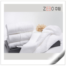 Atacado Sateen estilo tecido liso com algodão bordado toalha de banho Hotel